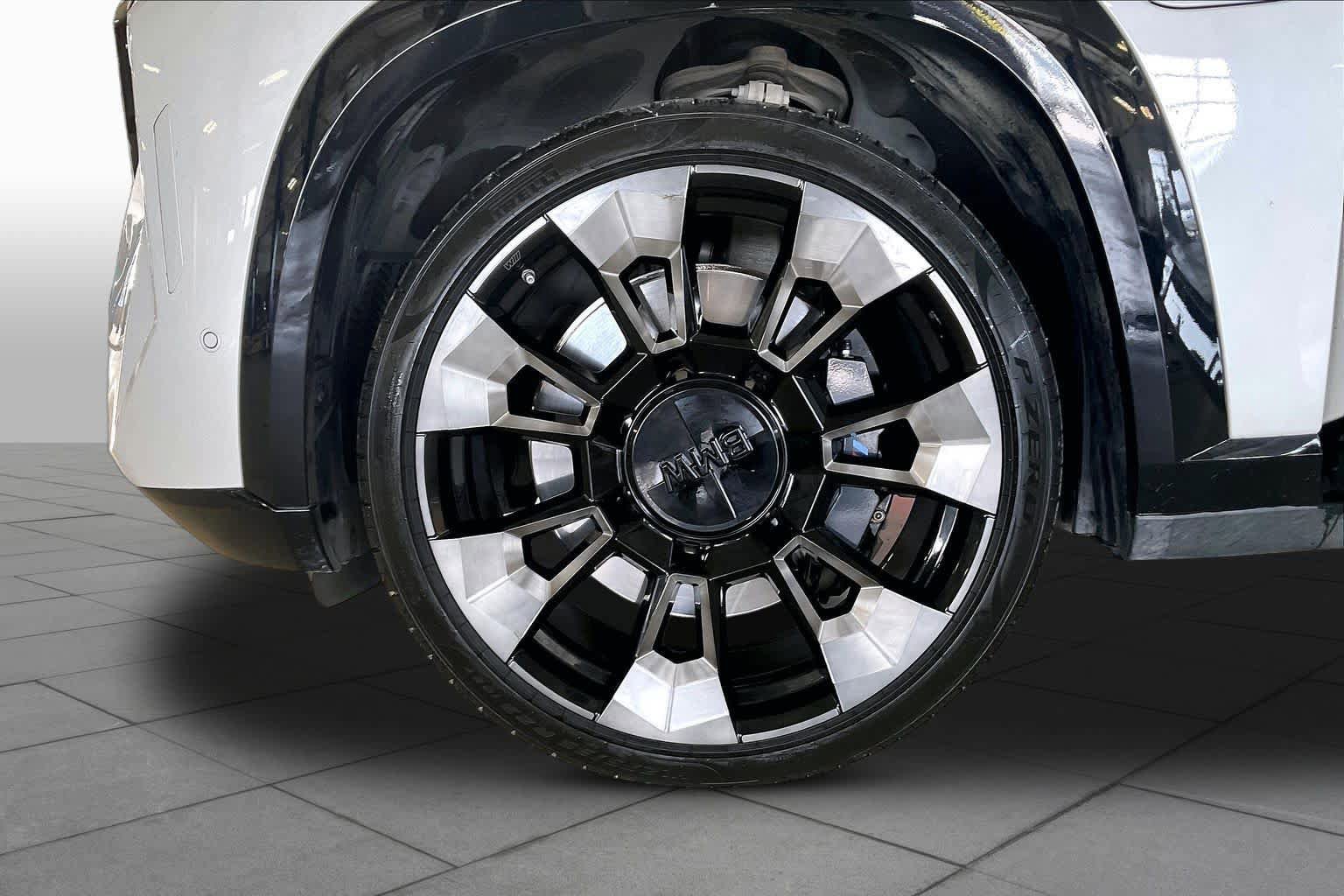 Certified 2024 BMW XM AWD/4WD image 9