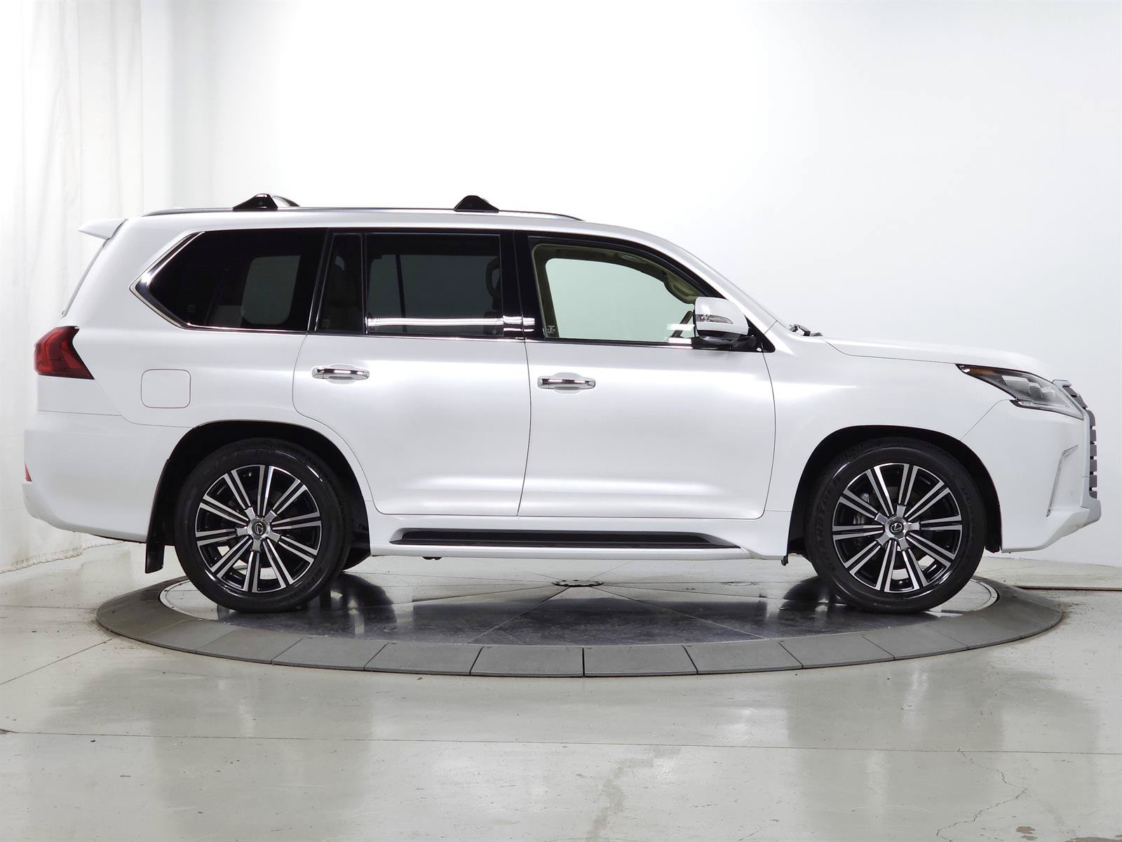 Certified 2021 Lexus LX 570 4WD w/ Luxury Package image 12
