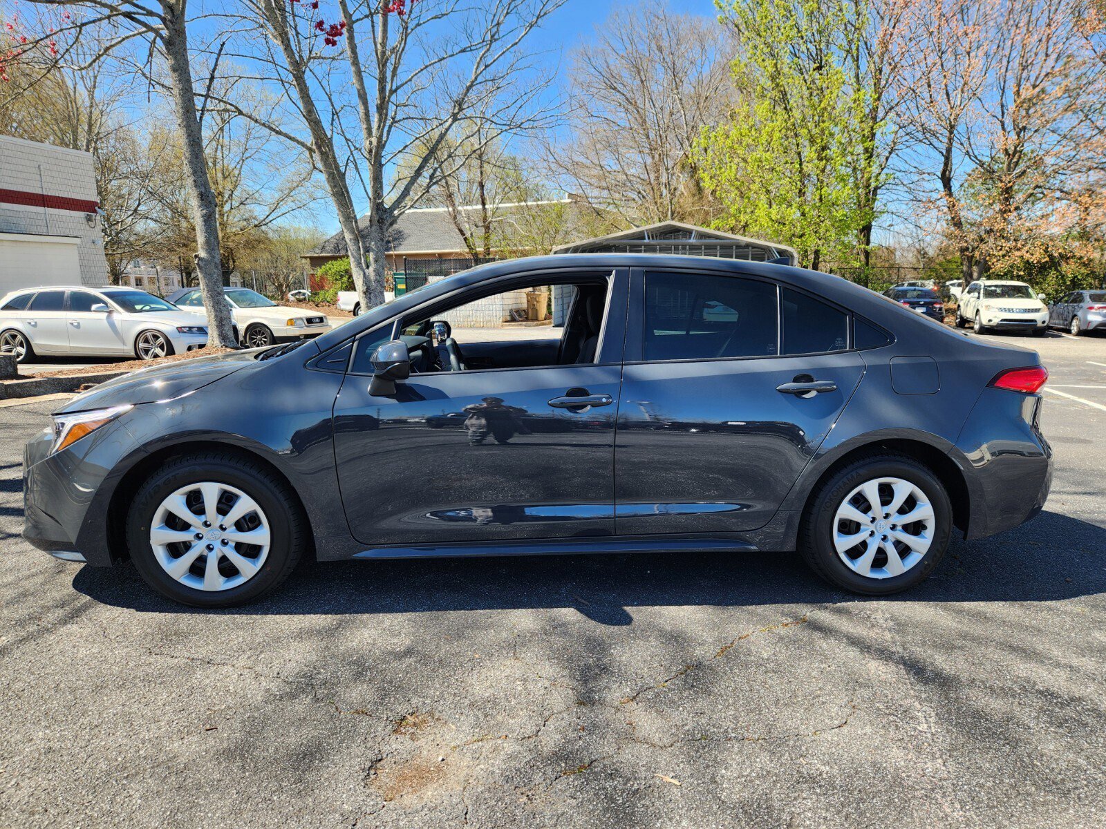 Used 2025 Toyota Corolla LE image 4