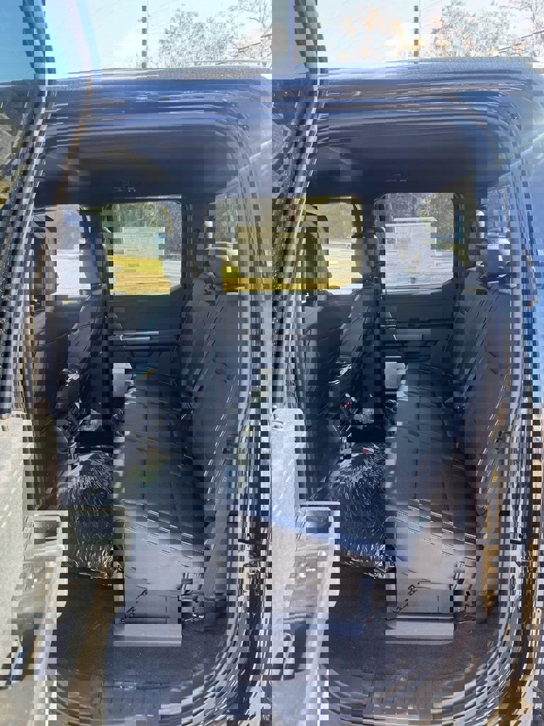 Used 2025 Ford F150 Lariat w/ Equipment Group 502A High image 17