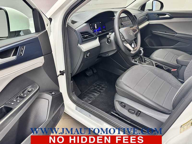 Used 2024 Volkswagen Taos SE FWD image 16