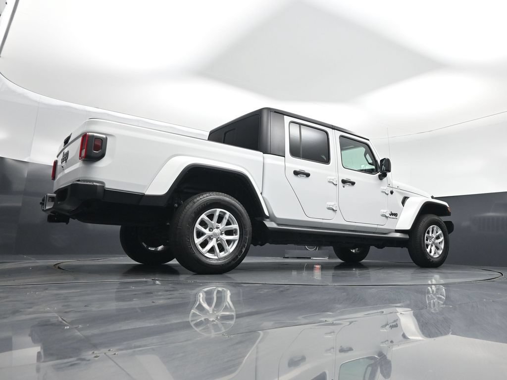 Used 2023 Jeep Gladiator Sport AWD/4WD image 42