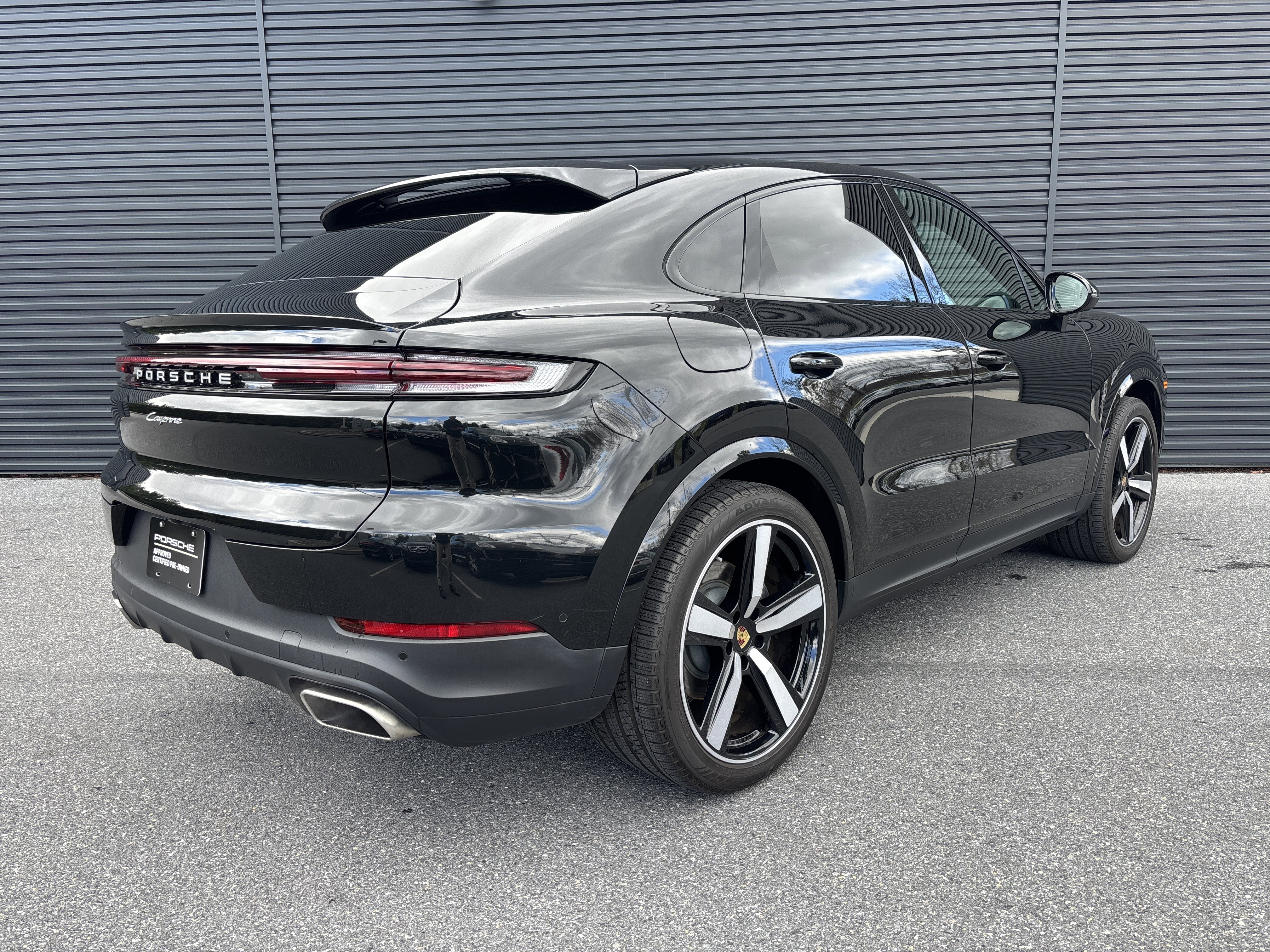 Certified 2024 Porsche Cayenne Coupe image 5