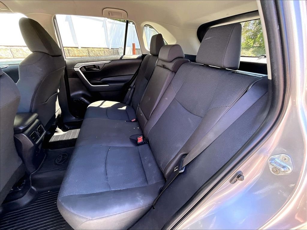 Used 2024 Toyota RAV4 LE AWD/4WD image 15