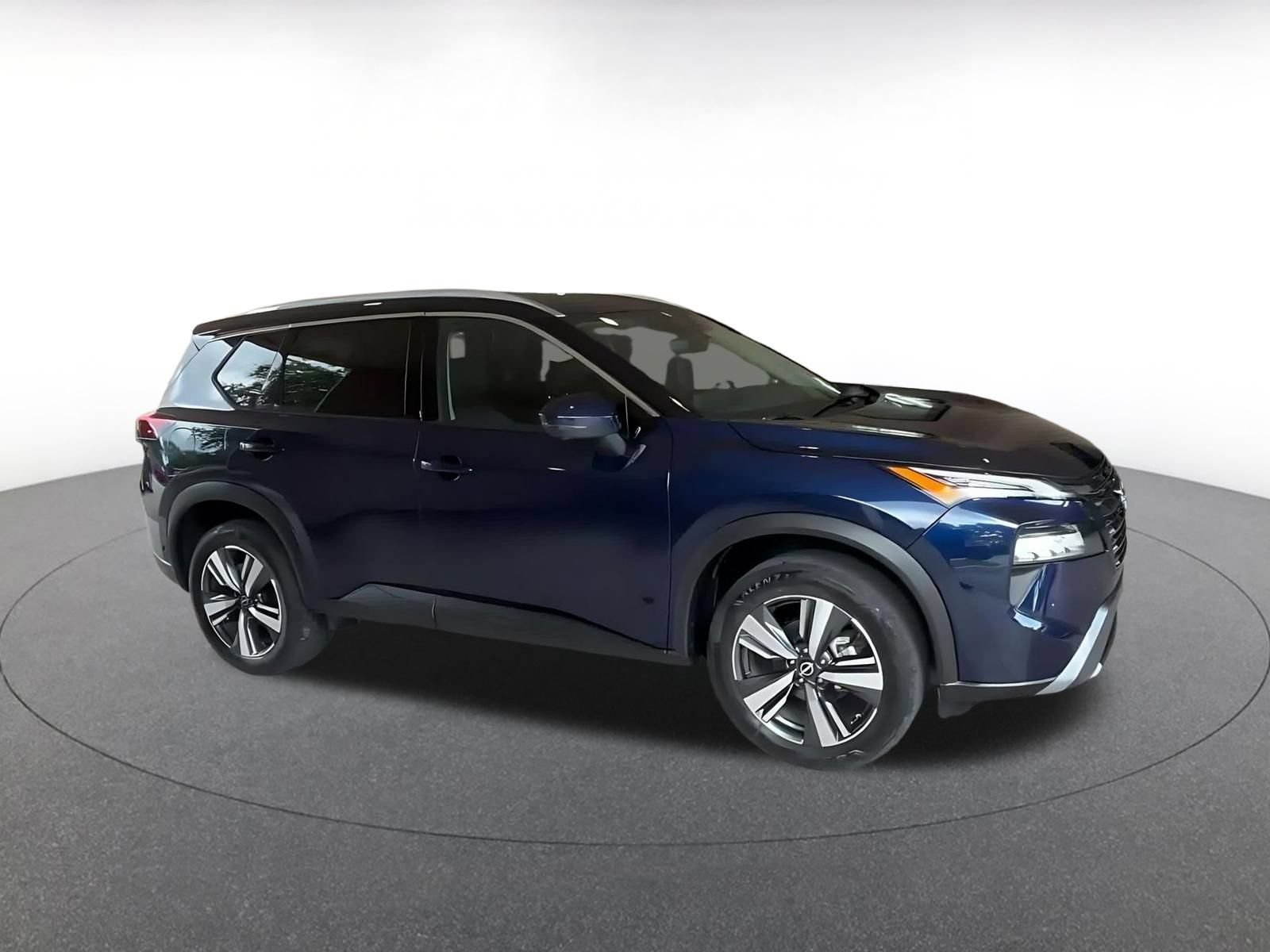 Used 2026 Nissan Rogue SL FWD image 2