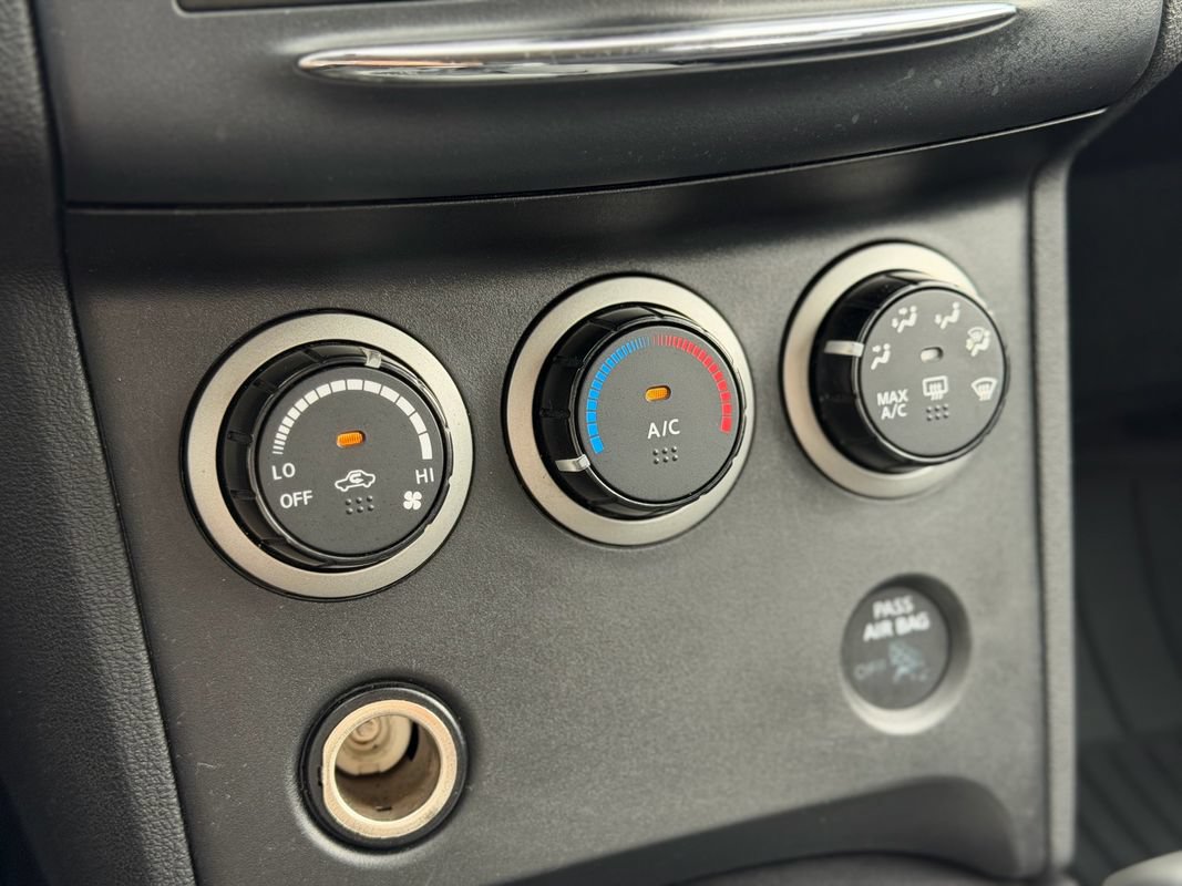 Used 2015 Nissan Rogue S AWD/4WD image 15