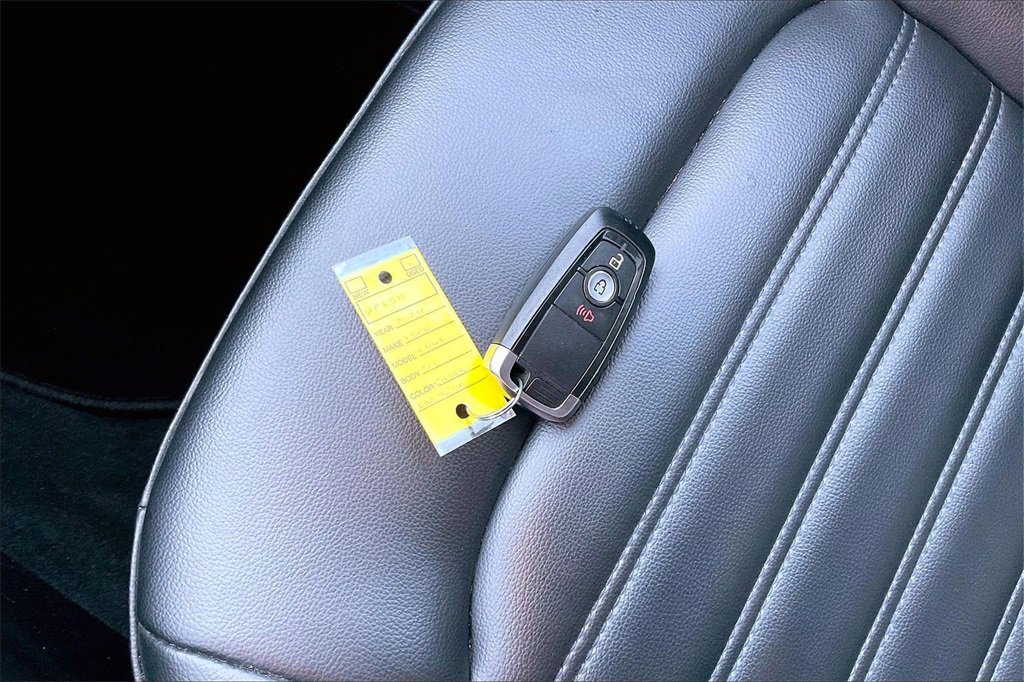 Used 2024 Ford Edge SEL image 11