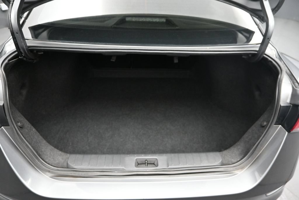Used 2023 Nissan Sentra SR w/ Midnight Edition Package FWD image 15