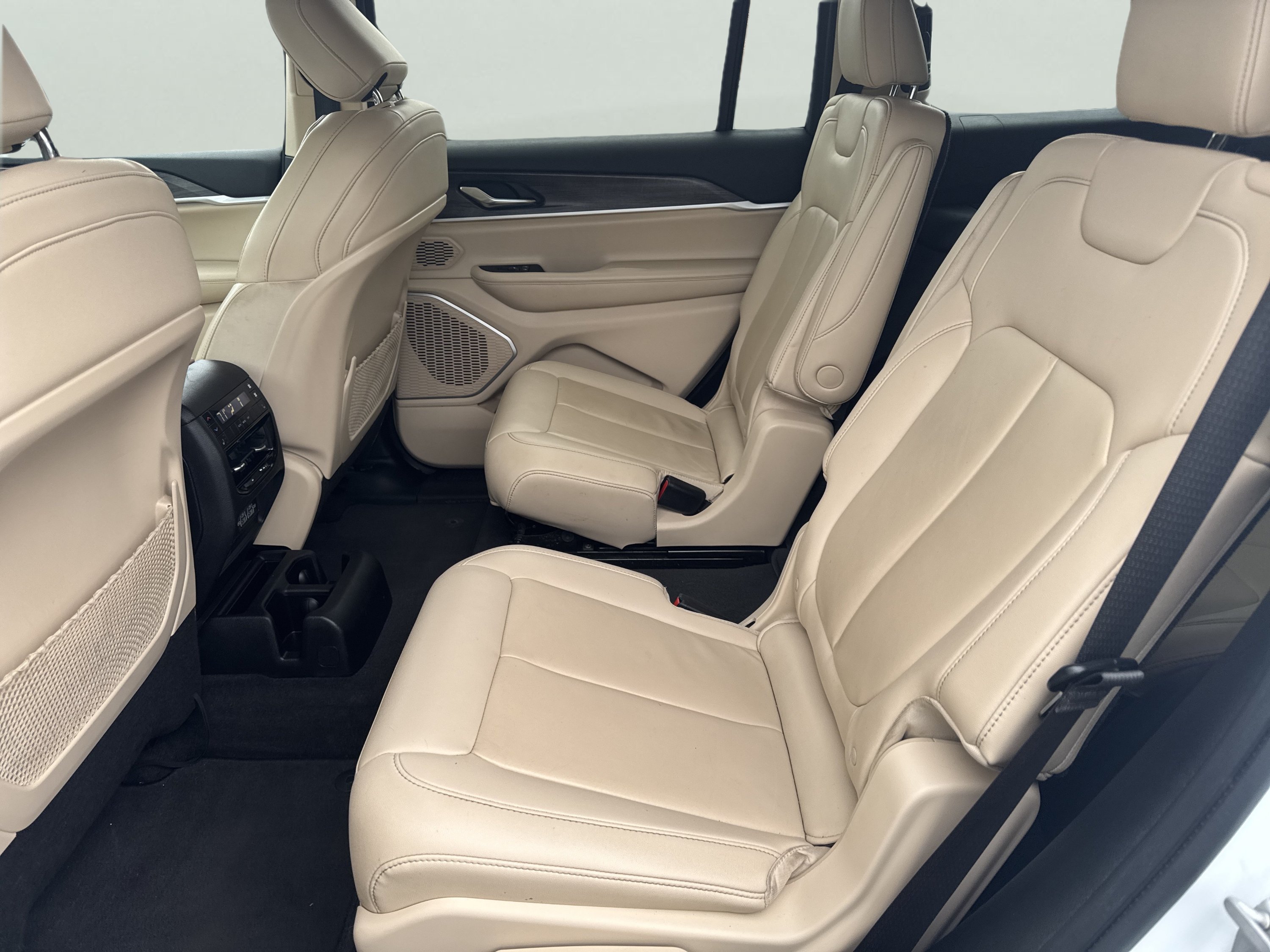 Used 2021 Jeep Grand Cherokee L Limited AWD/4WD image 18