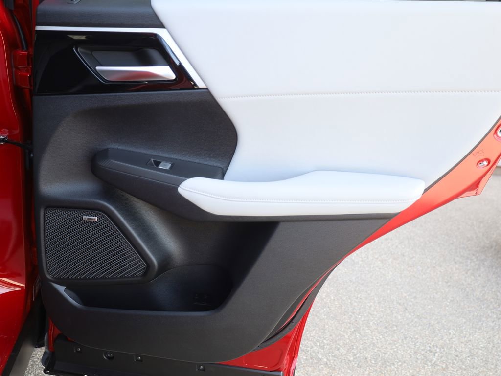 New 2025 Mitsubishi Outlander SE image 19