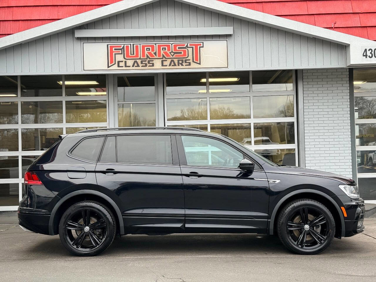 Used 2019 Volkswagen Tiguan SEL Premium R-Line image 2