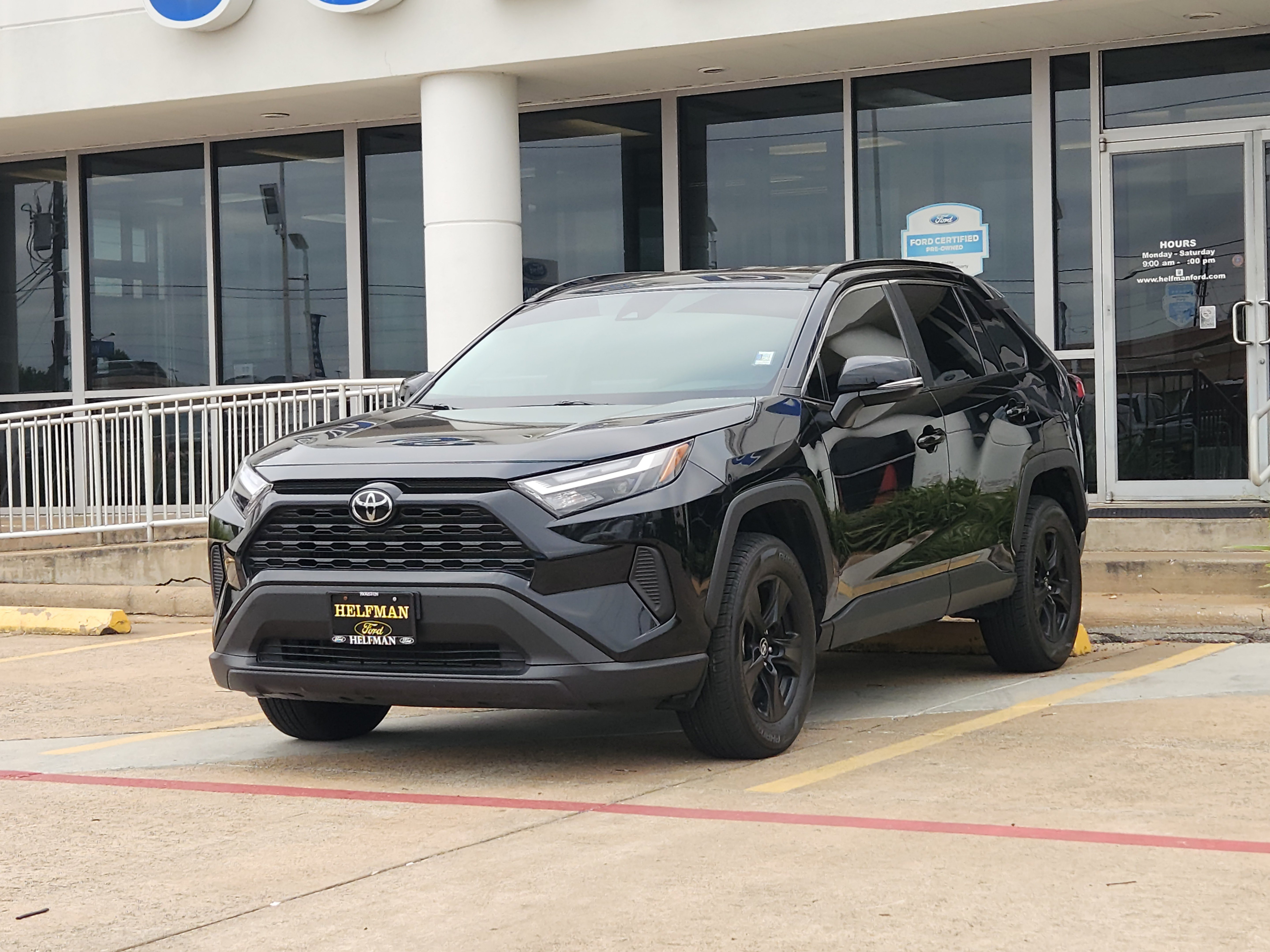 Used 2024 Toyota RAV4 XLE FWD image 2