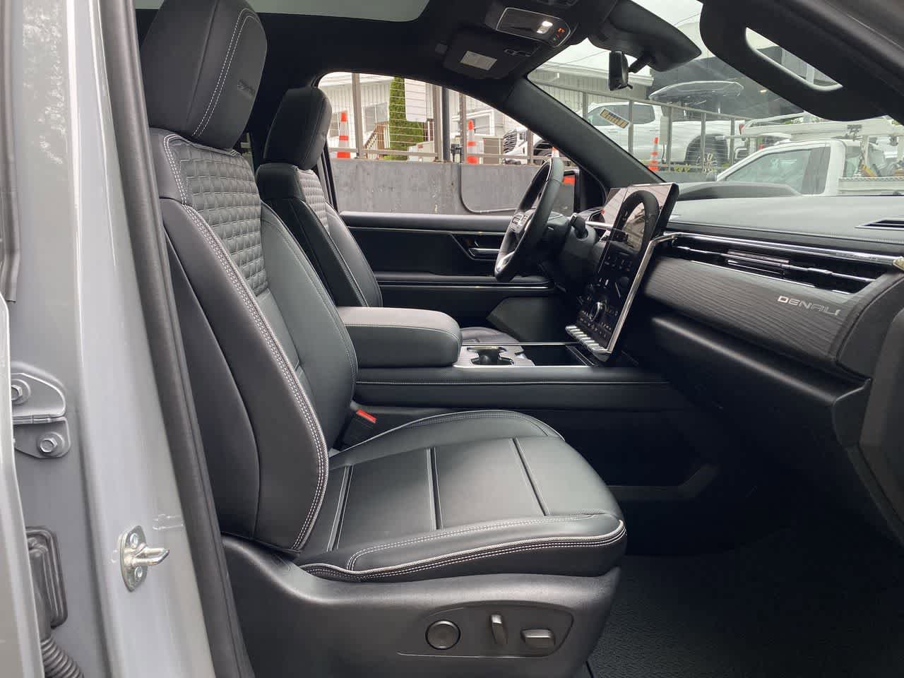 Used 2024 GMC Sierra EV Denali AWD/4WD image 18