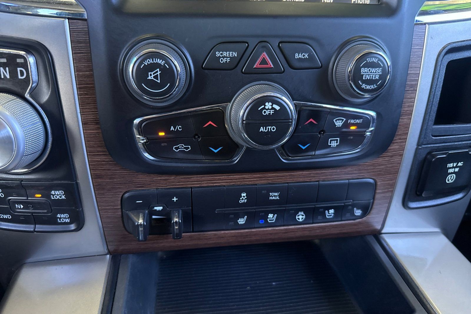 Used 2013 RAM 1500 Laramie w/ Convenience Group AWD/4WD image 26