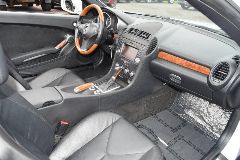 Used 2011 Mercedes-Benz SLK 350 image 28