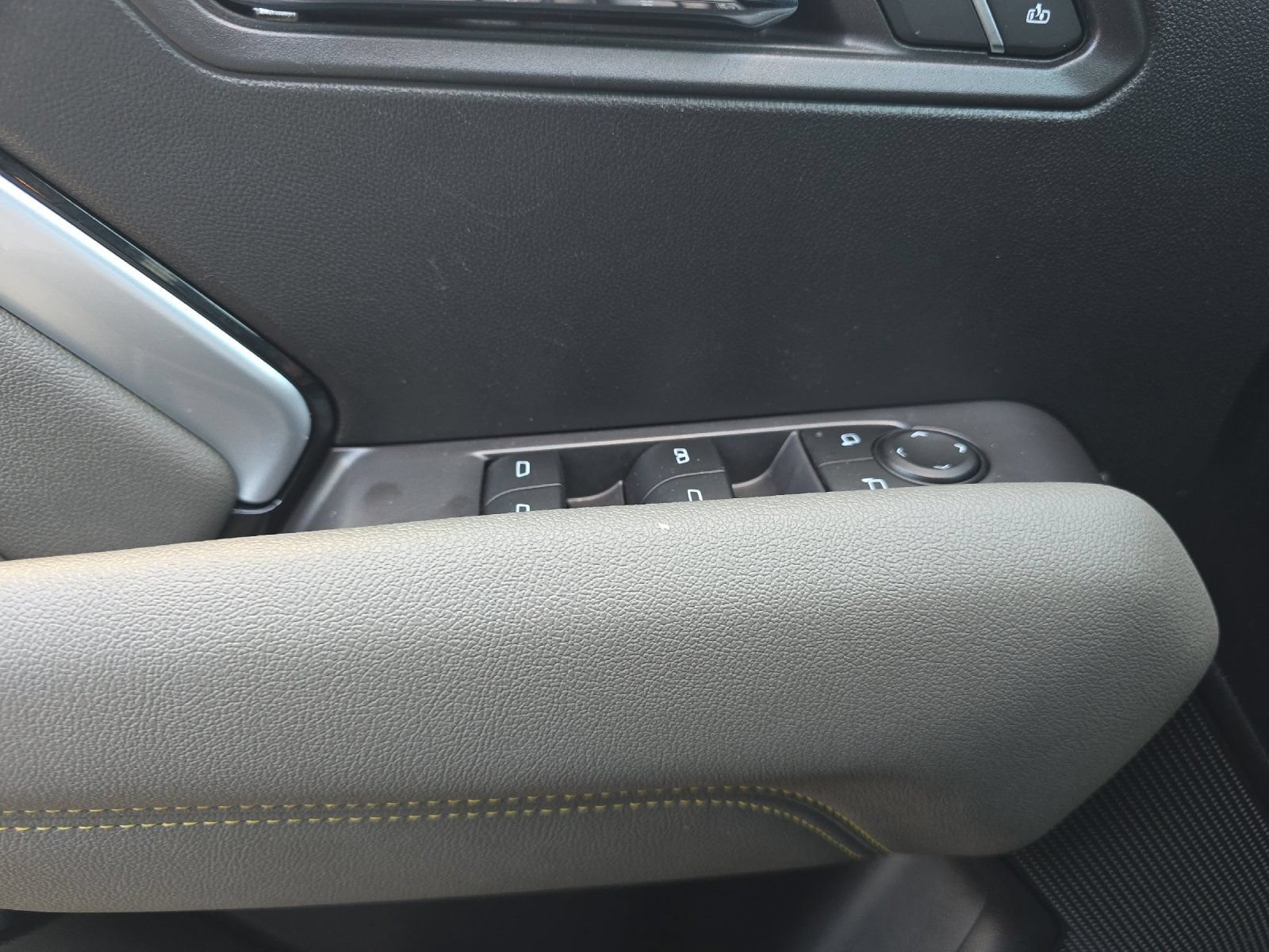 Used 2023 Chevrolet Colorado ZR2 w/ ZR2 Convenience Package III AWD/4WD image 10
