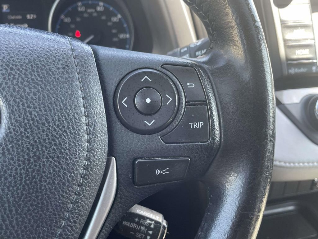 Used 2017 Toyota RAV4 XLE AWD/4WD image 29