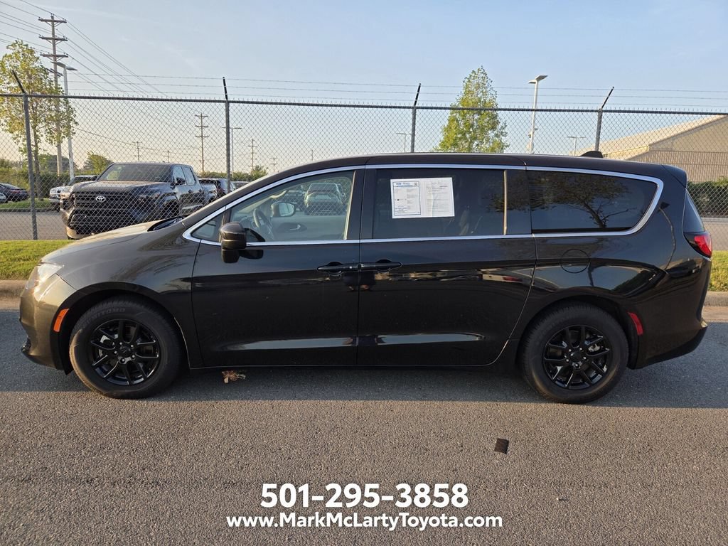 Used 2022 Chrysler Voyager LX FWD image 5