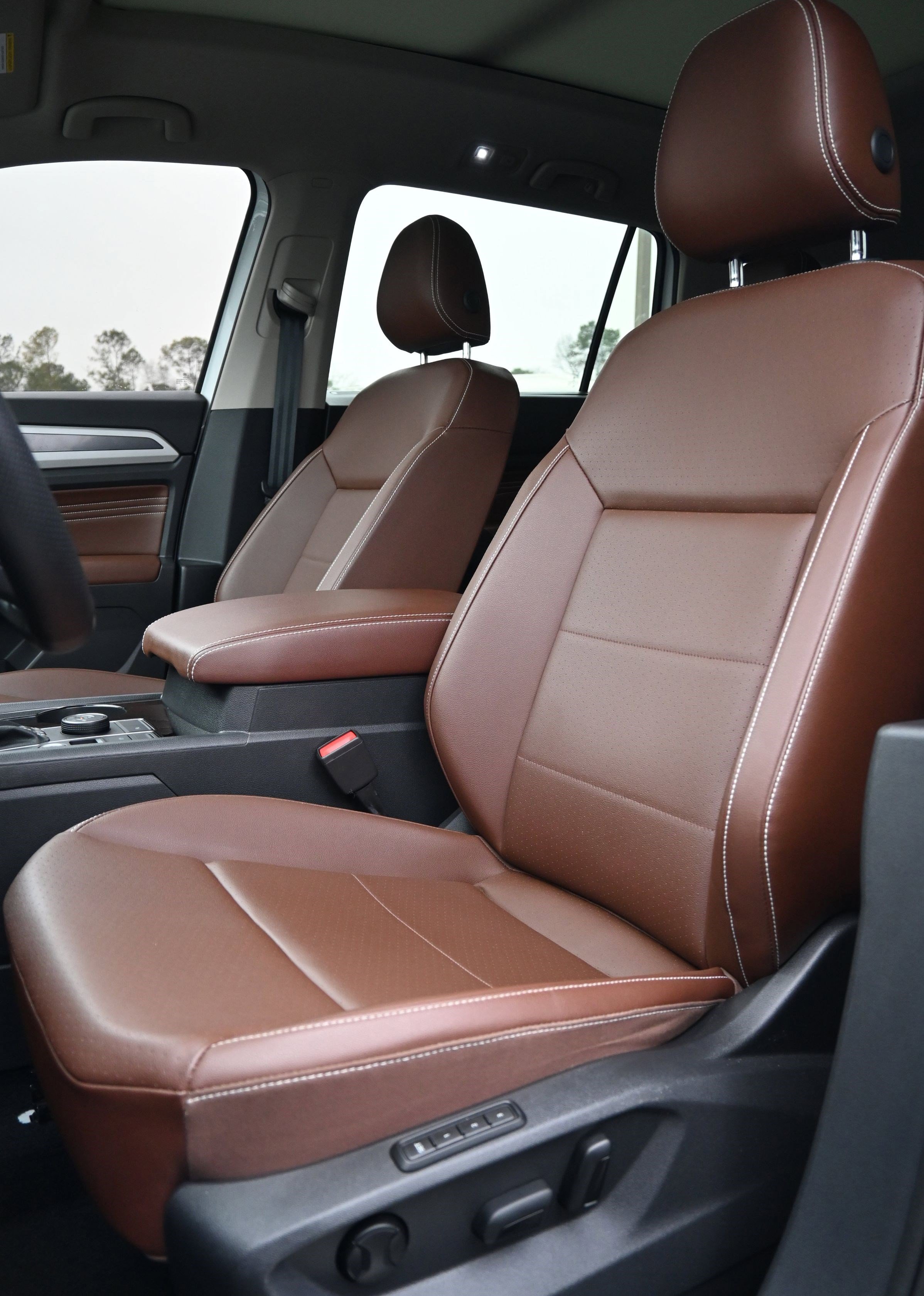 Used 2023 Volkswagen Atlas SEL R-Line image 17