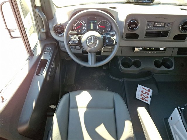 Used 2025 Mercedes-Benz Sprinter 2500 image 10