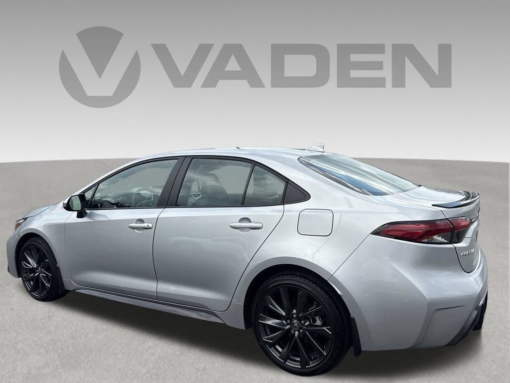 Used 2025 Toyota Corolla XSE FWD image 3