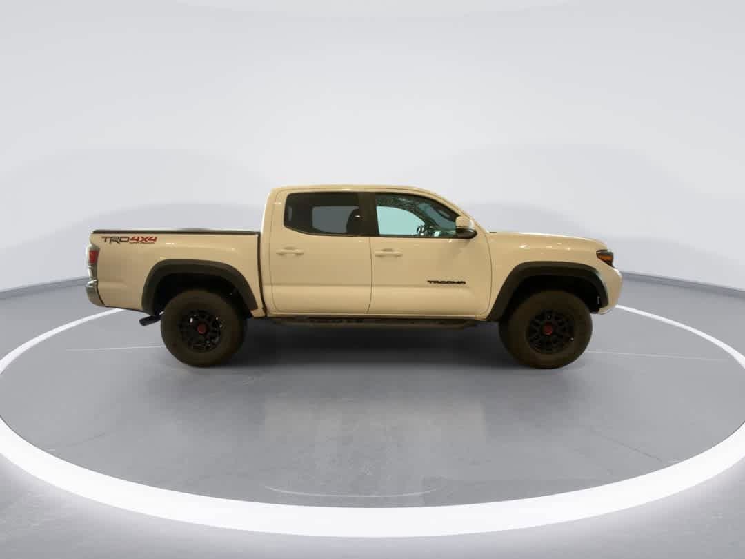 Certified 2022 Toyota Tacoma TRD Off-Road w/ Black Out Package (TMS) AWD/4WD image 9