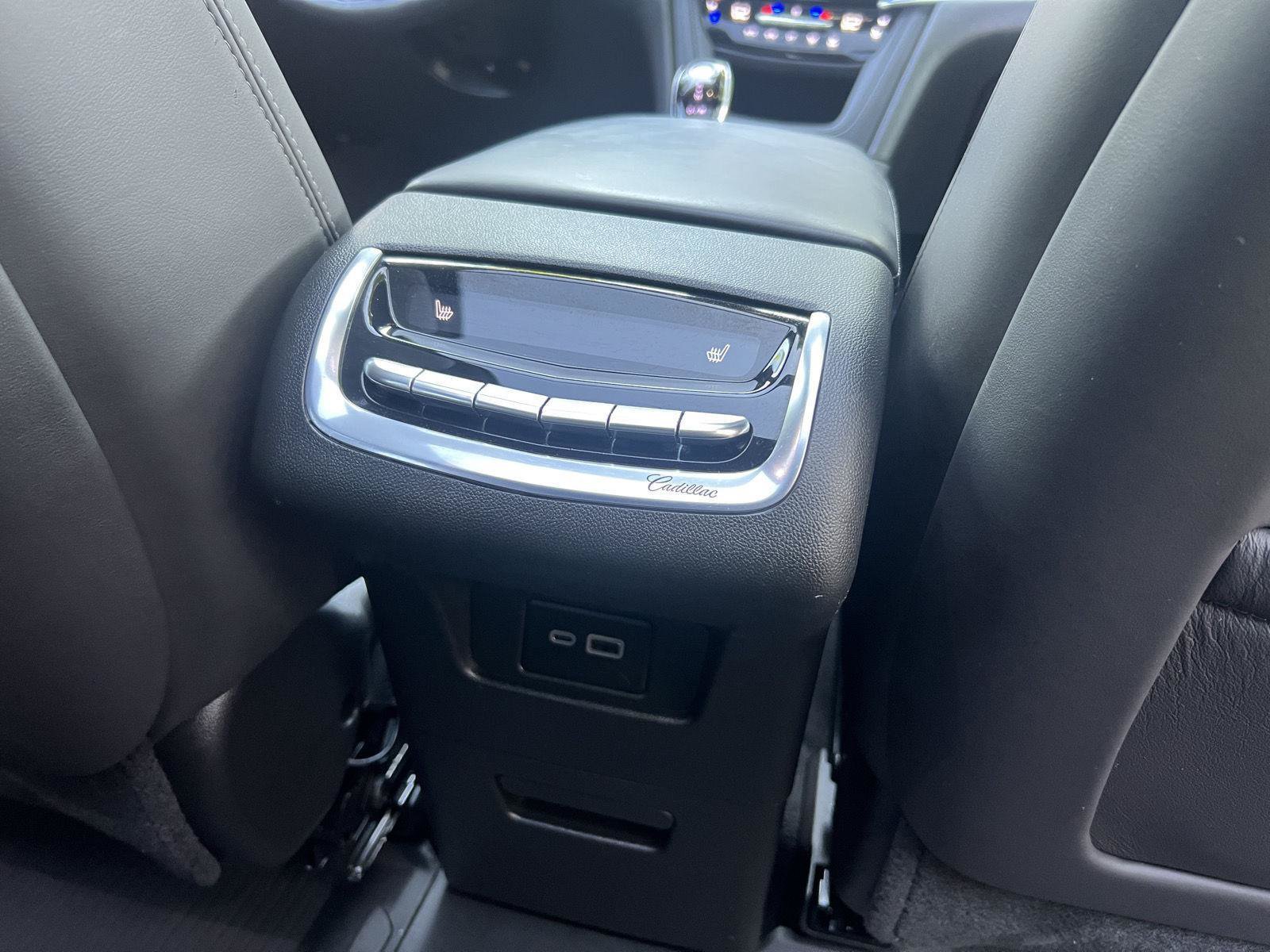 Used 2025 Cadillac XT6 Premium Luxury w/ Platinum Package AWD/4WD image 17