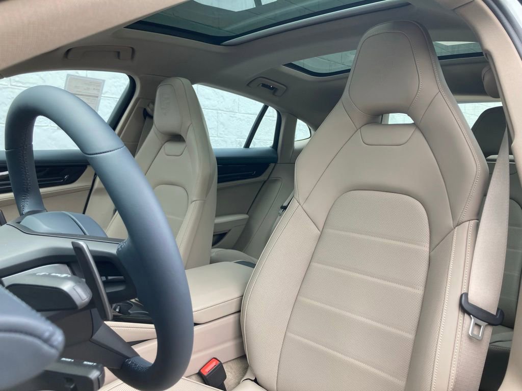 New 2025 Porsche Panamera image 5