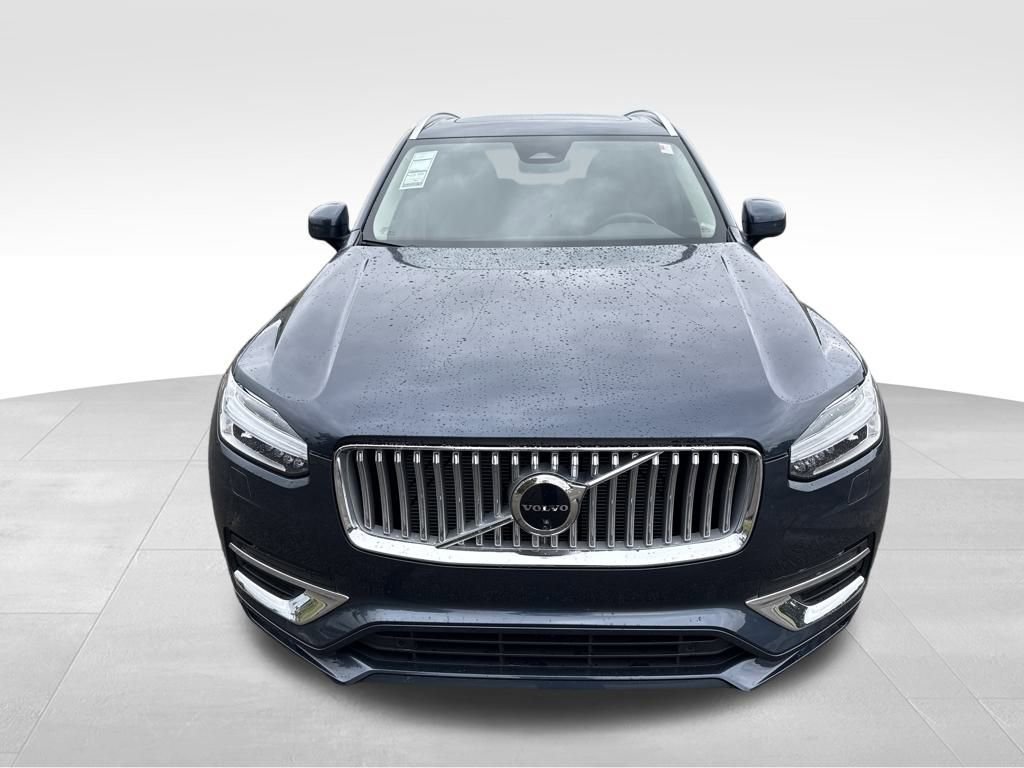 Used 2025 Volvo XC90 B6 Plus w/ Protection Package image 4