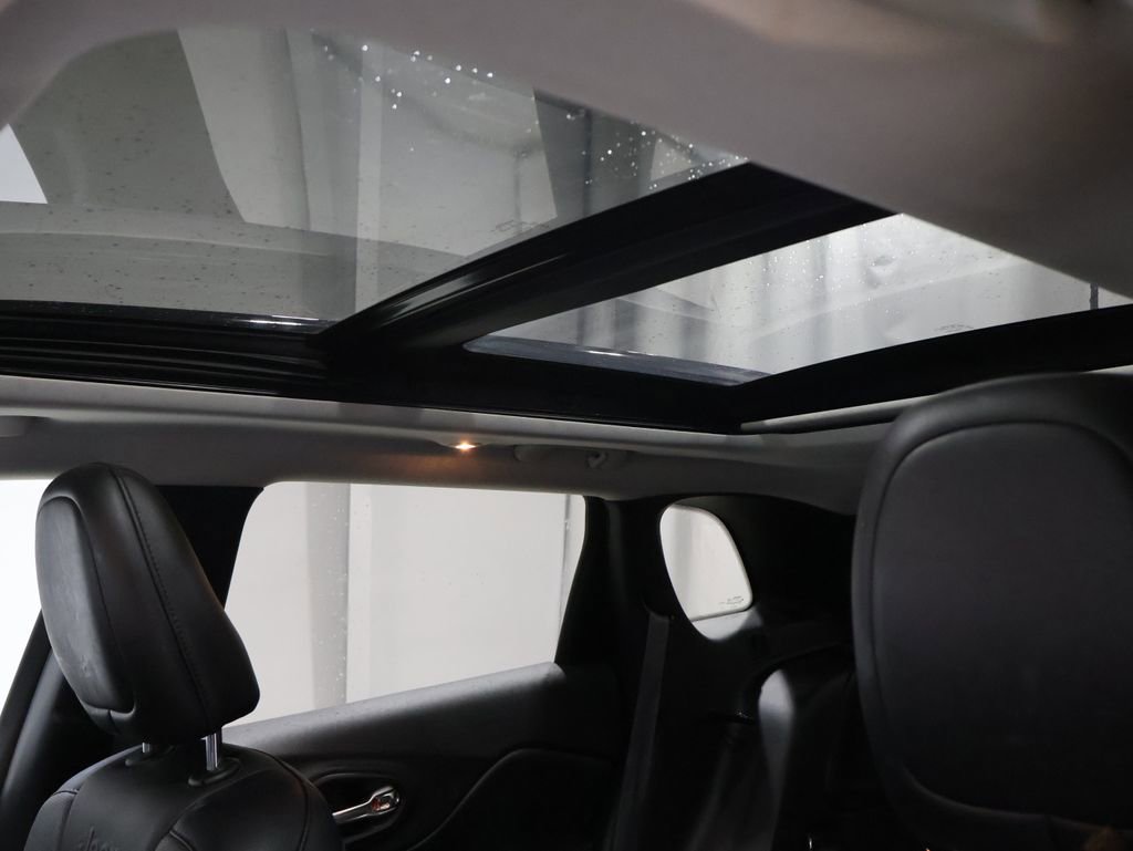 Certified 2022 Jeep Cherokee Limited image 12