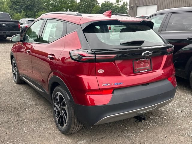 Used 2023 Chevrolet Bolt EUV Premier w/ Sun & Sound Package FWD image 4
