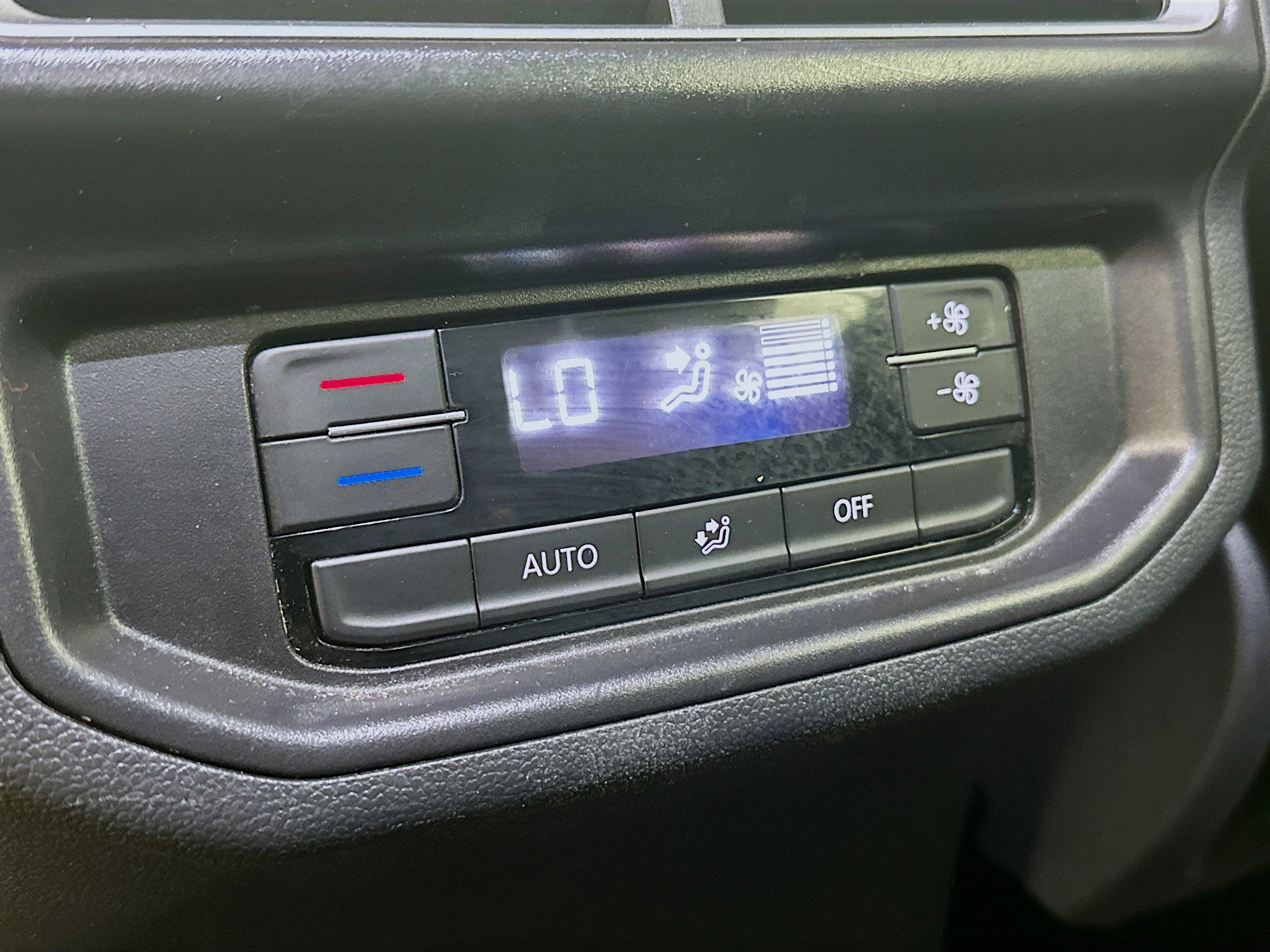 Used 2025 Volkswagen Atlas SE FWD image 26