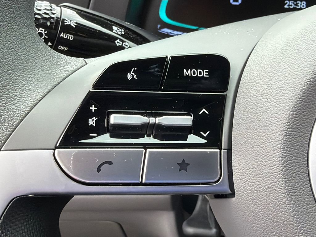 Used 2026 Hyundai Elantra Hybrid FWD image 24