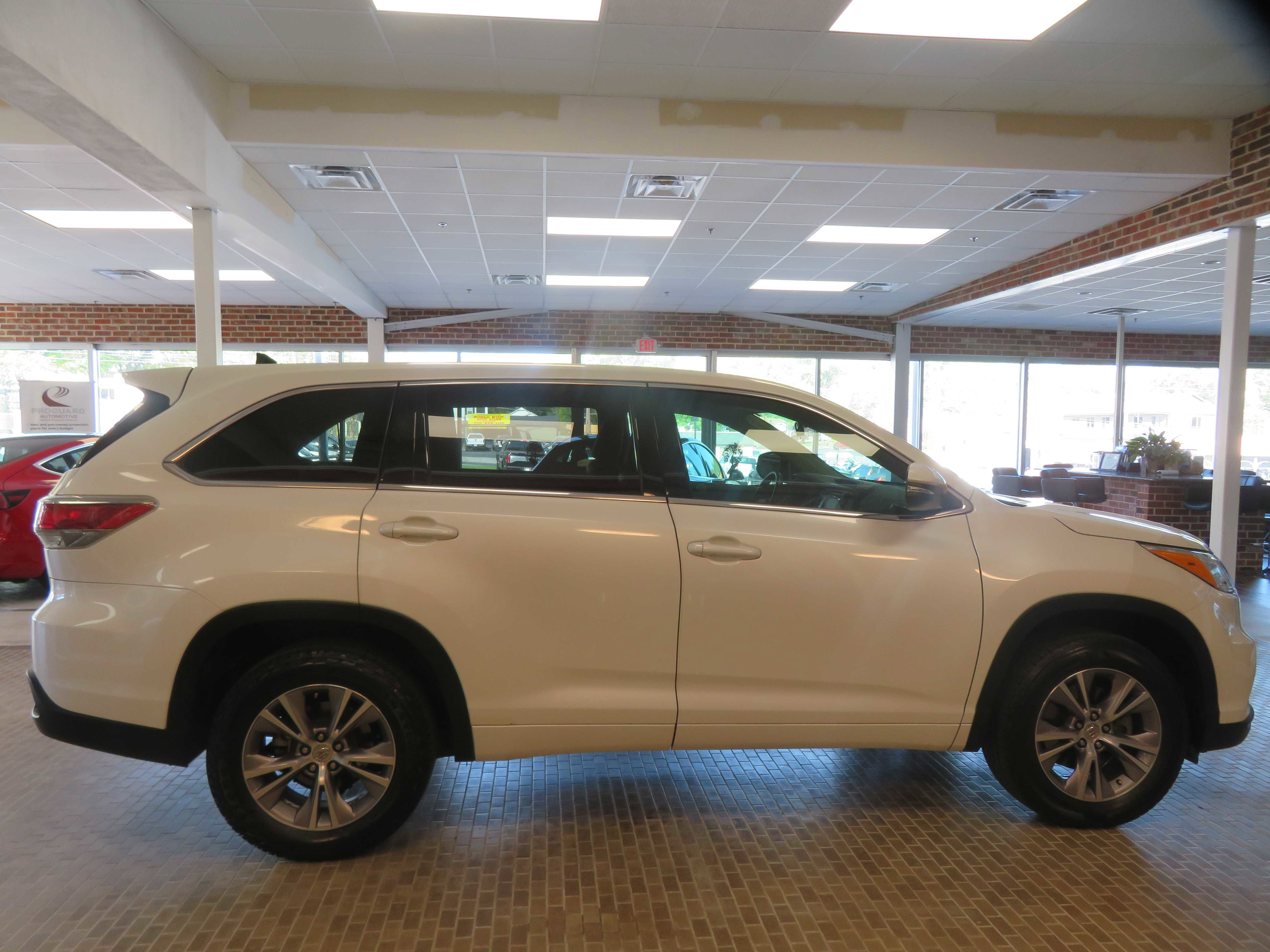 Used 2014 Toyota Highlander Plus FWD image 61
