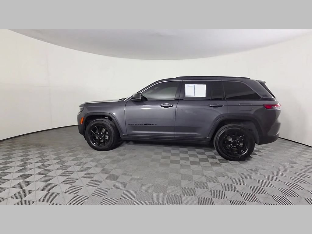 Used 2026 Jeep Grand Cherokee Altitude RWD image 44