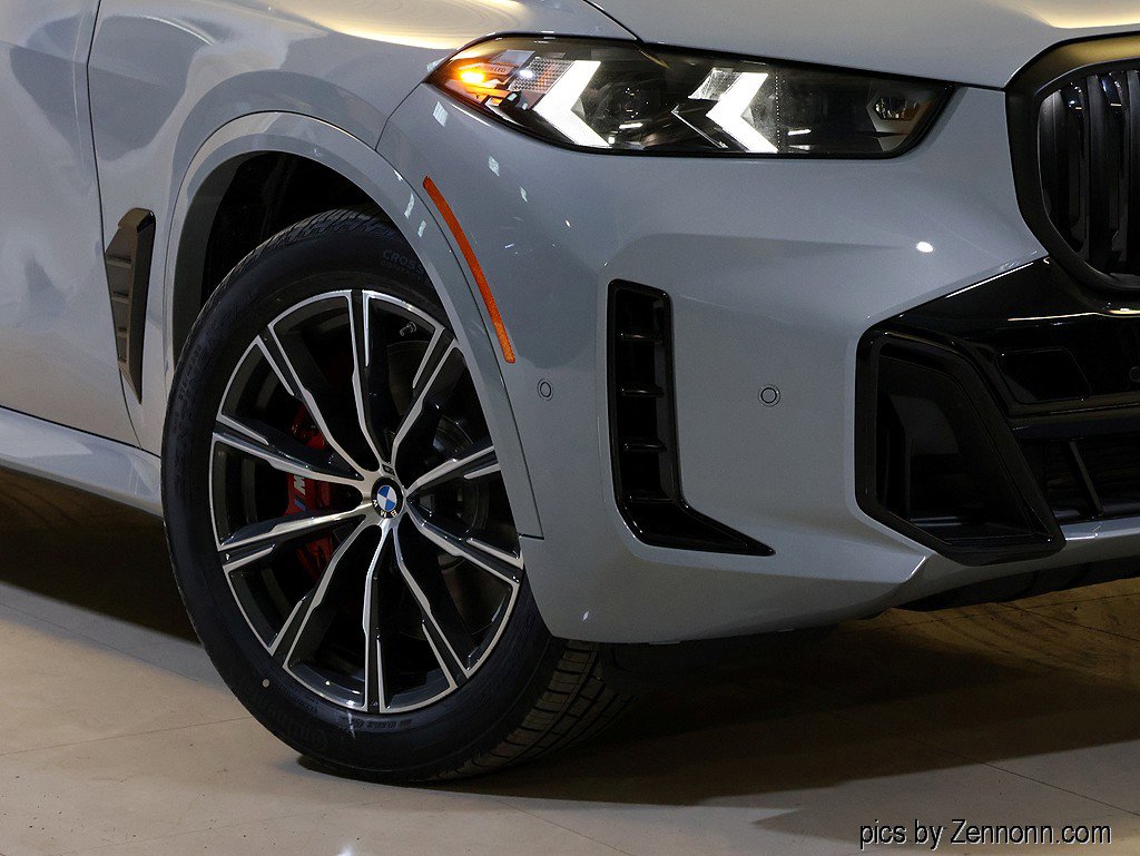 New 2026 BMW X5 xDrive50e w/ M Sport Package AWD/4WD image 3