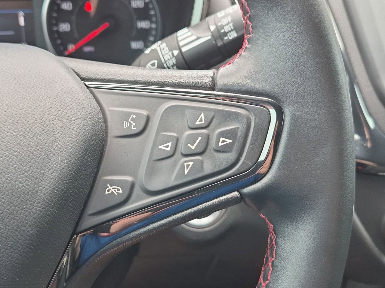 Used 2023 Chevrolet Equinox RS FWD image 13