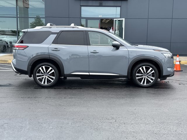 Certified 2025 Nissan Pathfinder Platinum AWD/4WD image 2