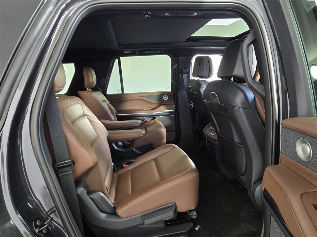 New 2026 Lincoln Navigator L Reserve image 17