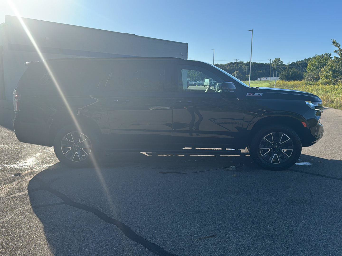 Used 2022 Chevrolet Suburban Z71 w/ Luxury Package AWD/4WD image 6