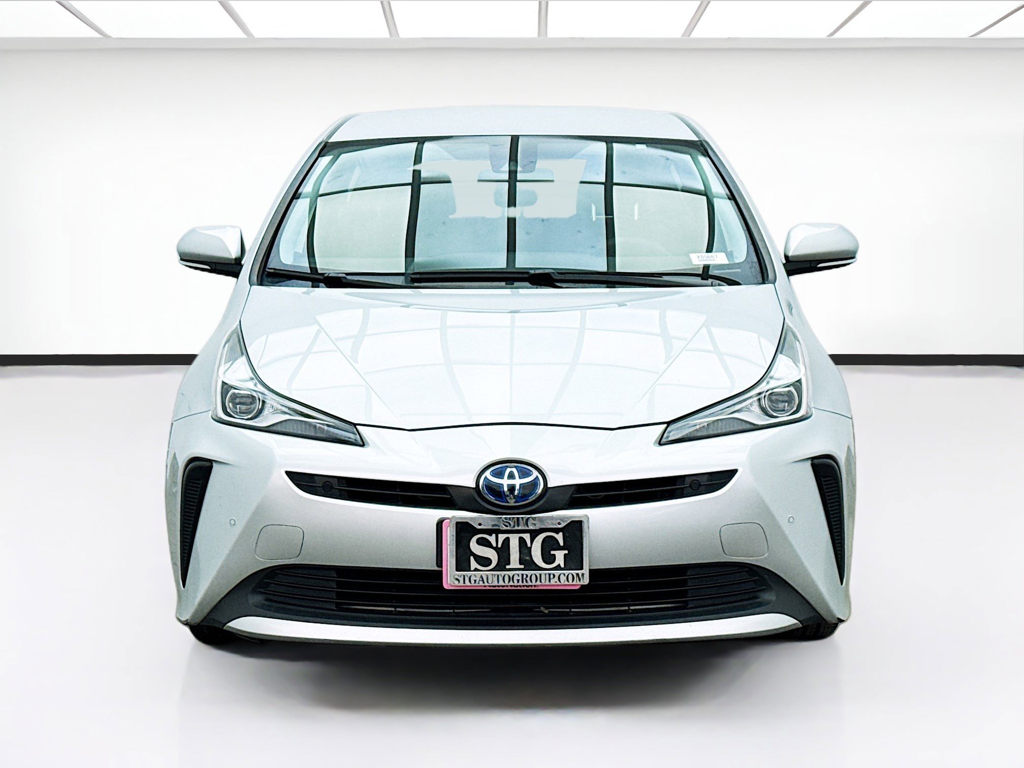 Used 2019 Toyota Prius L Eco image 2
