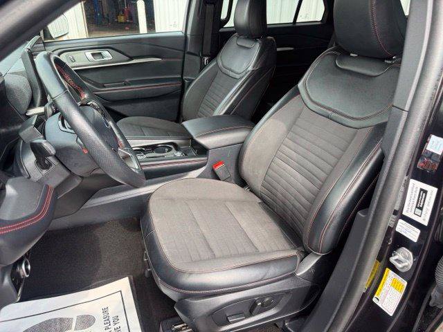 Used 2025 Ford Explorer ST-Line w/ ST-Line Street Pack AWD/4WD image 10