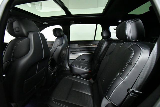 New 2026 Cadillac Vistiq Sport image 24