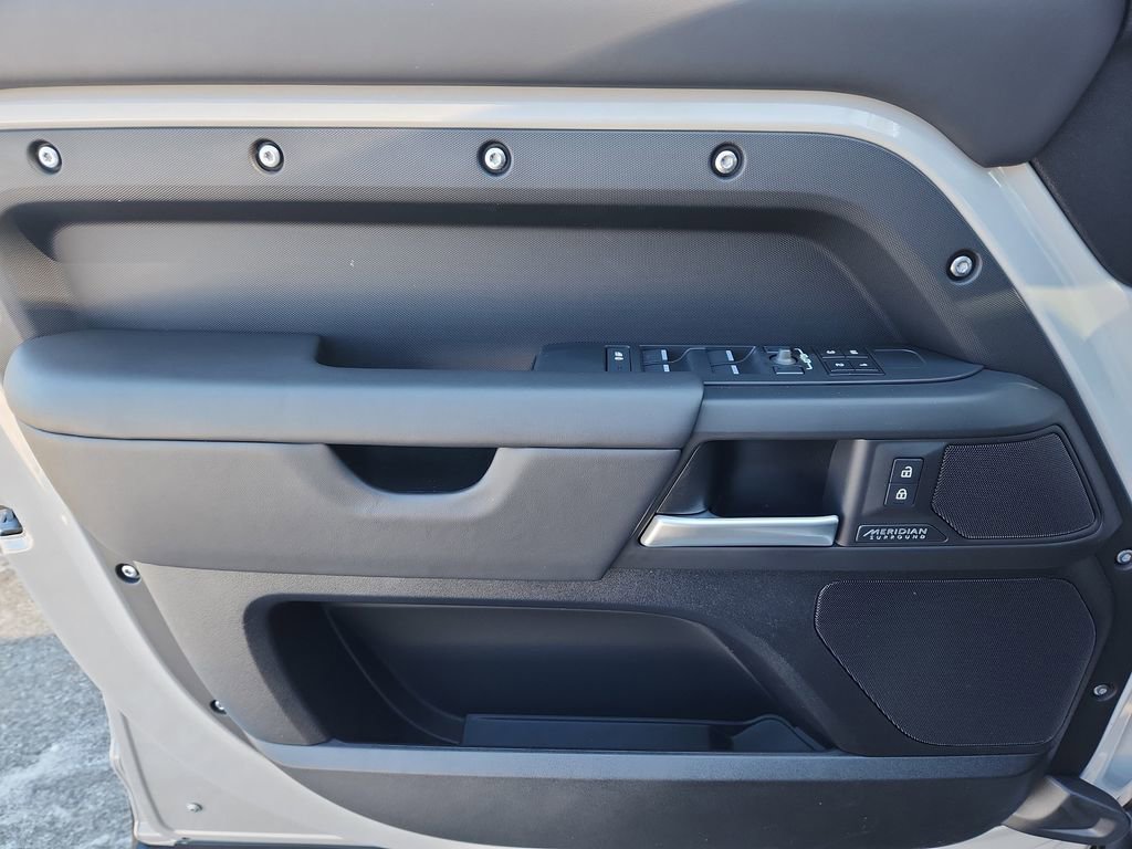 Used 2026 Land Rover Defender 110 X-Dynamic SE image 22