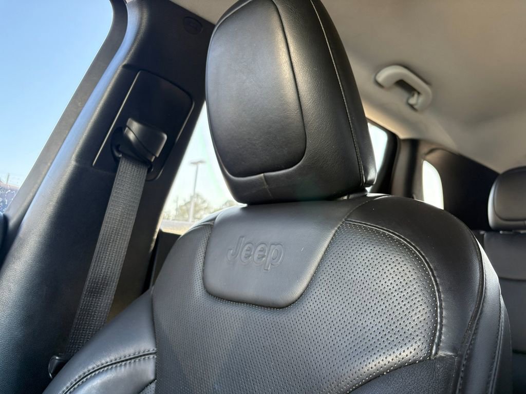 Used 2019 Jeep Cherokee Limited w/ Technology Group image 12