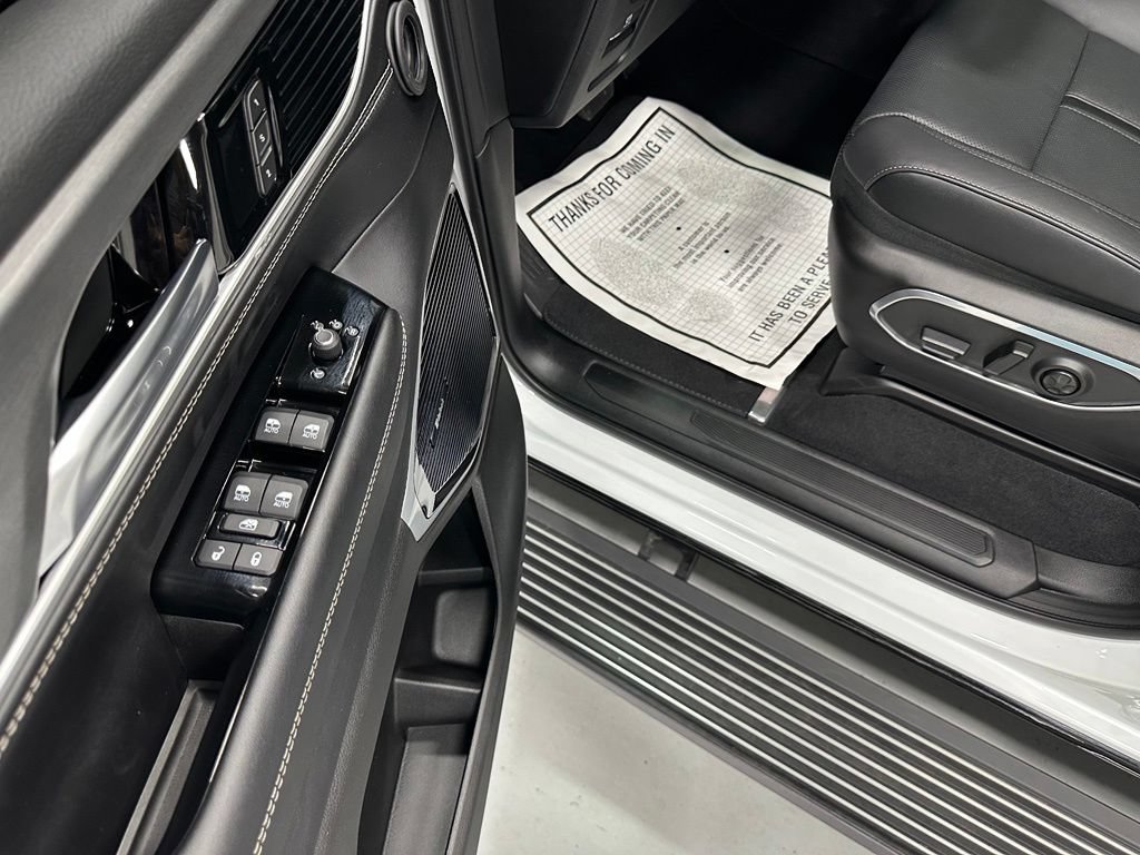 Used 2026 Jeep Grand Wagoneer Limited w/ Premium Group II AWD/4WD image 9