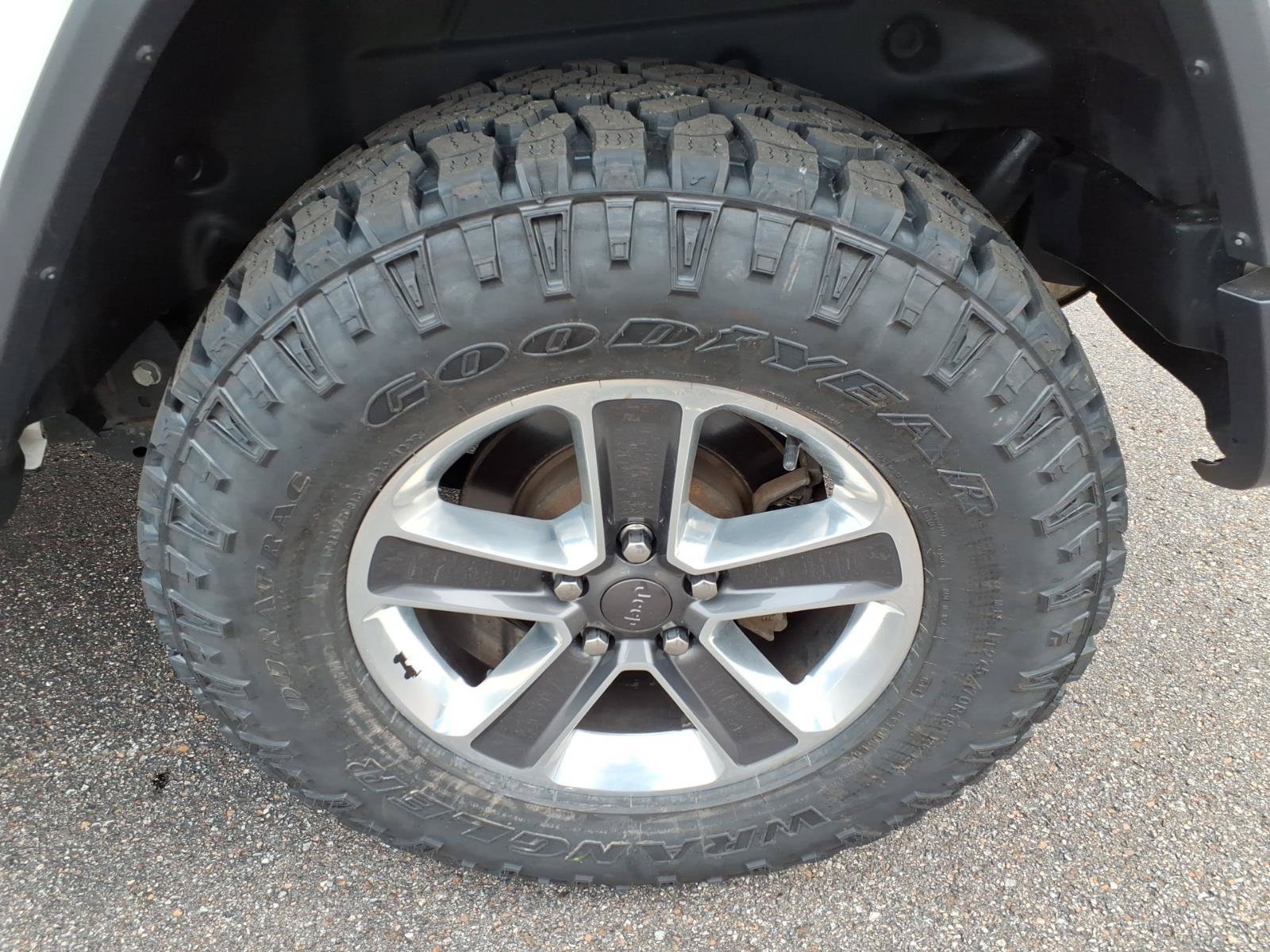 Used 2019 Jeep Wrangler Unlimited Sahara w/ Uconnect 4C Nav & Sound Group AWD/4WD image 12