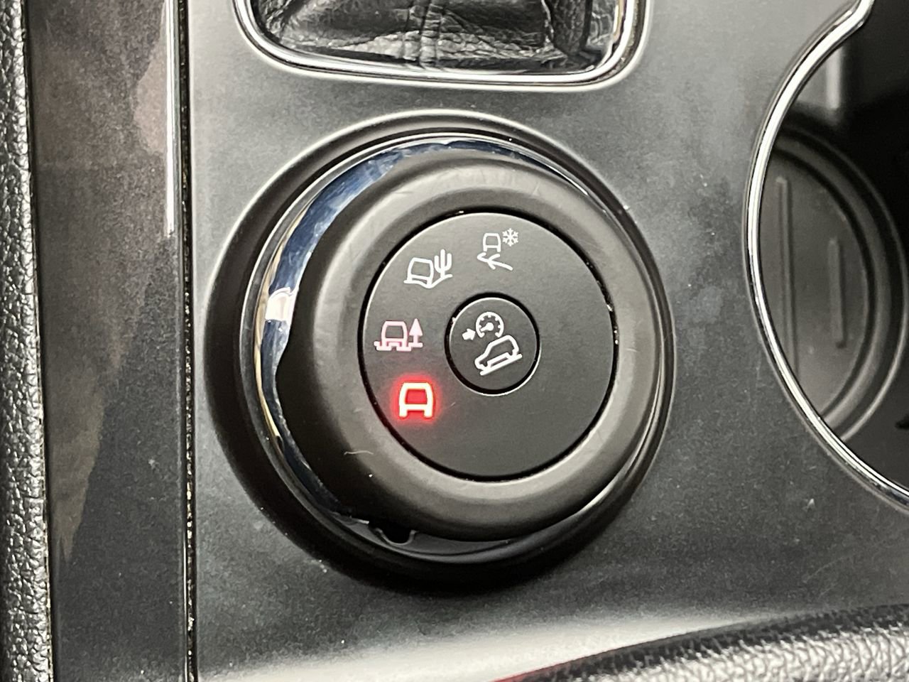 Used 2019 Ford Explorer XLT w/ Equipment Group 202A AWD/4WD image 19