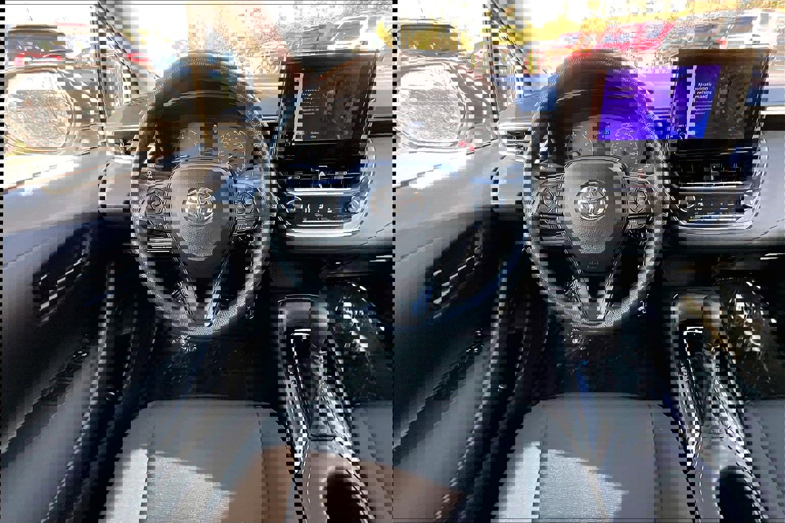 Used 2023 Toyota Corolla LE image 5