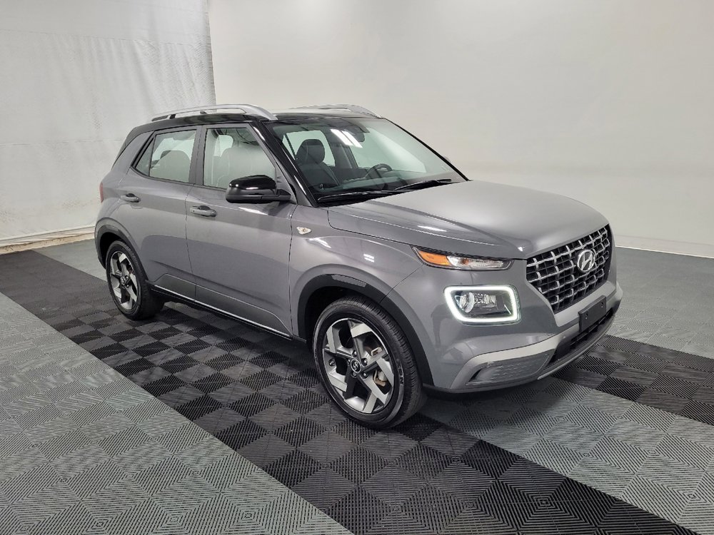 Used 2022 Hyundai Venue Limited image 11